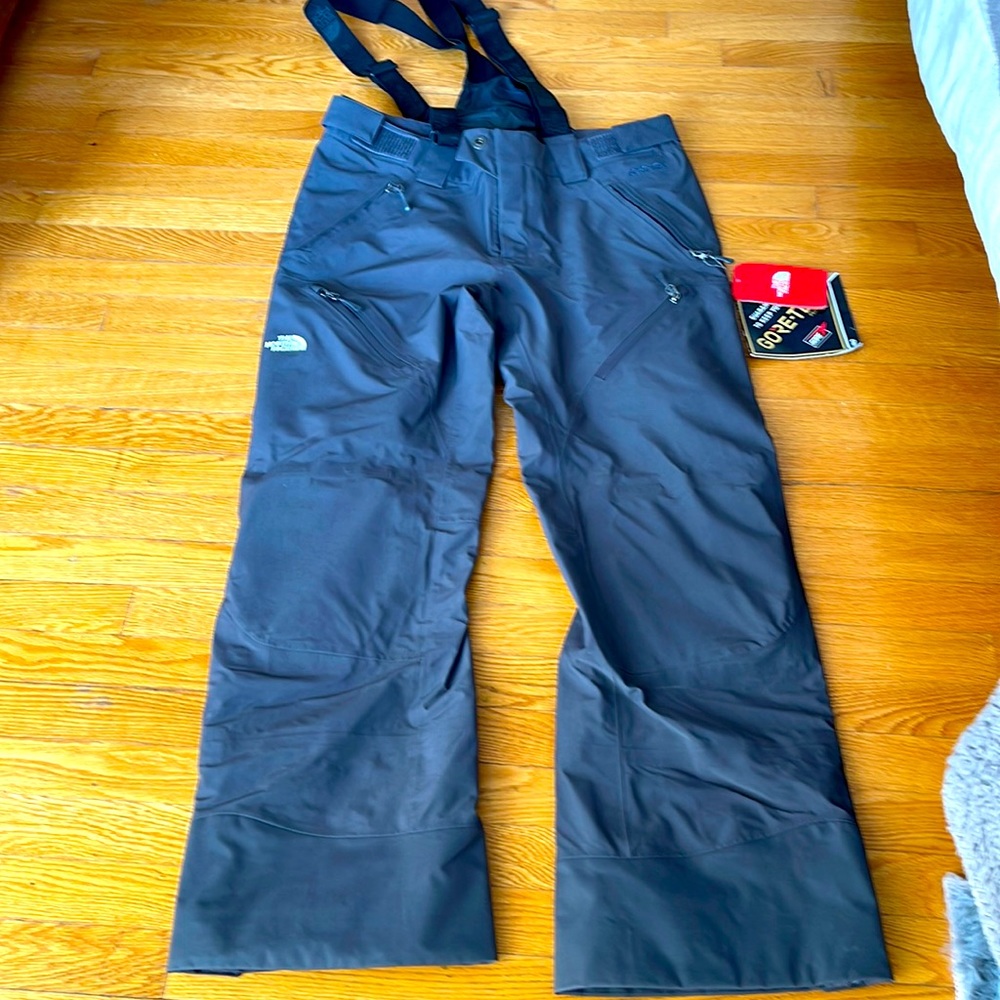 Brand NEW North Face womans large ski pants!
